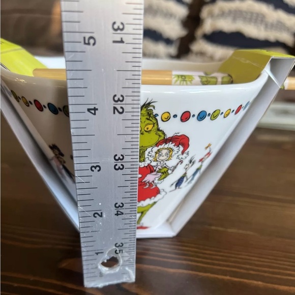 Dr. Seuss How The Grinch Stole Christmas Ramen Bowl, Chopsticks🥡🥢 - Picture 3 of 4